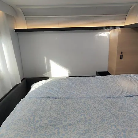 Northern Lights Camper * 罗瓦涅米