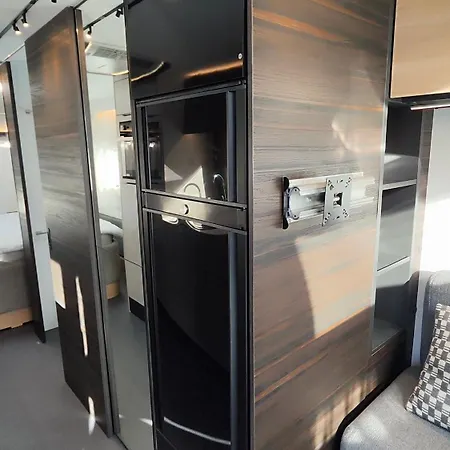 Northern Lights Camper * 罗瓦涅米