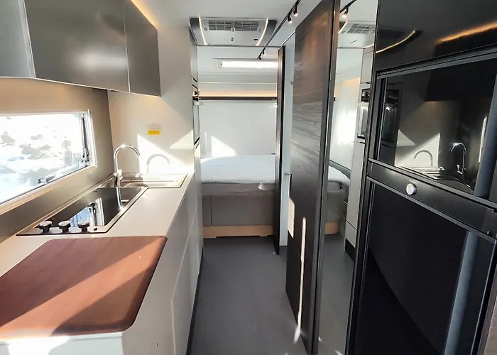 Camping Northern Lights Camper *